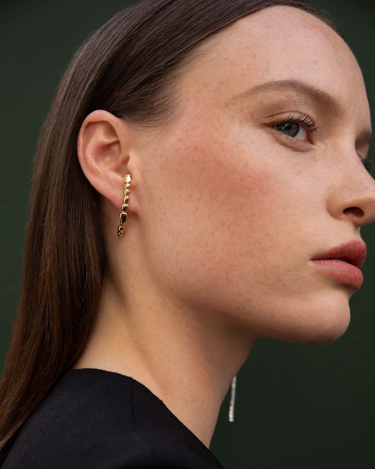 Memories Huggie Earrings In Gold Vermeil – Mara Paris