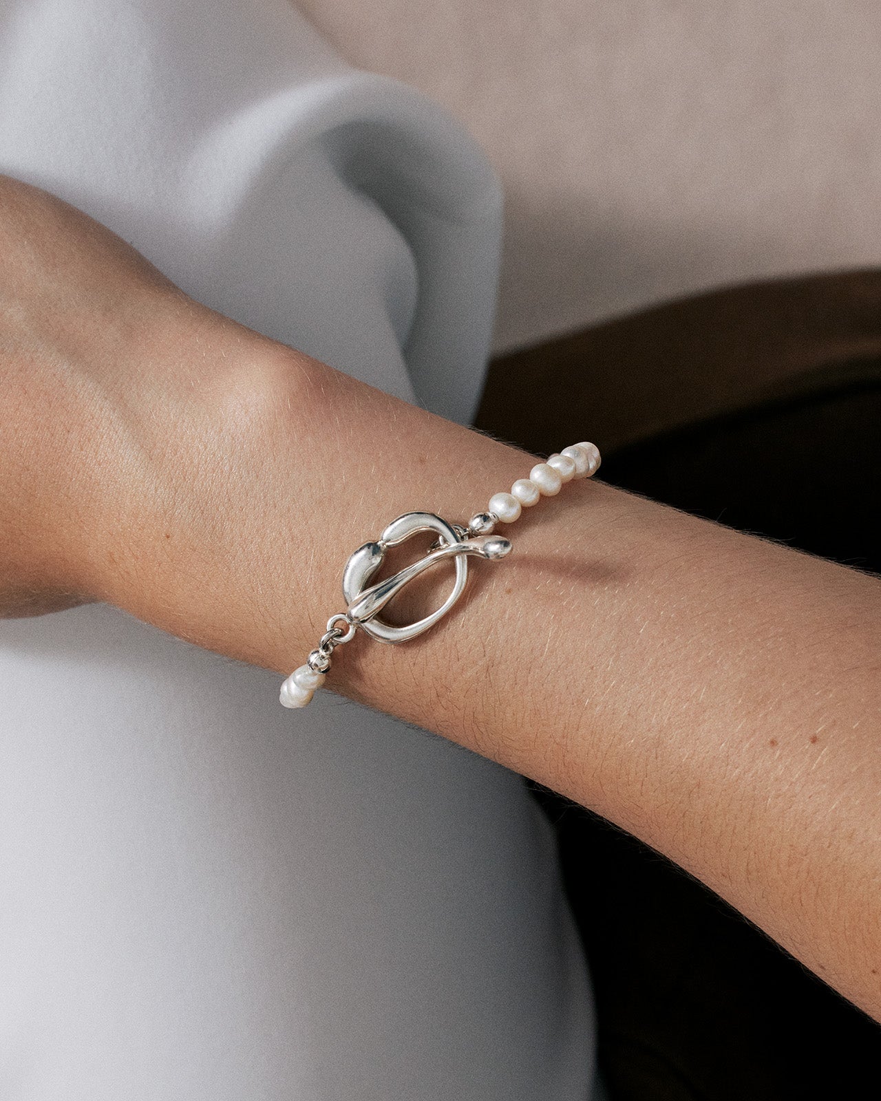 【HYERES LOR】23SS★ H edition White Pearl Bead Bracelet Paris Pearl Bracelet - Gold Filled Charm | H Studio Jewelry