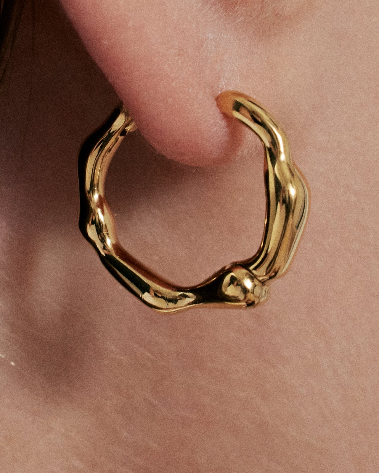 Night Dream Hinged Hoops In Gold Vermeil – Mara Paris