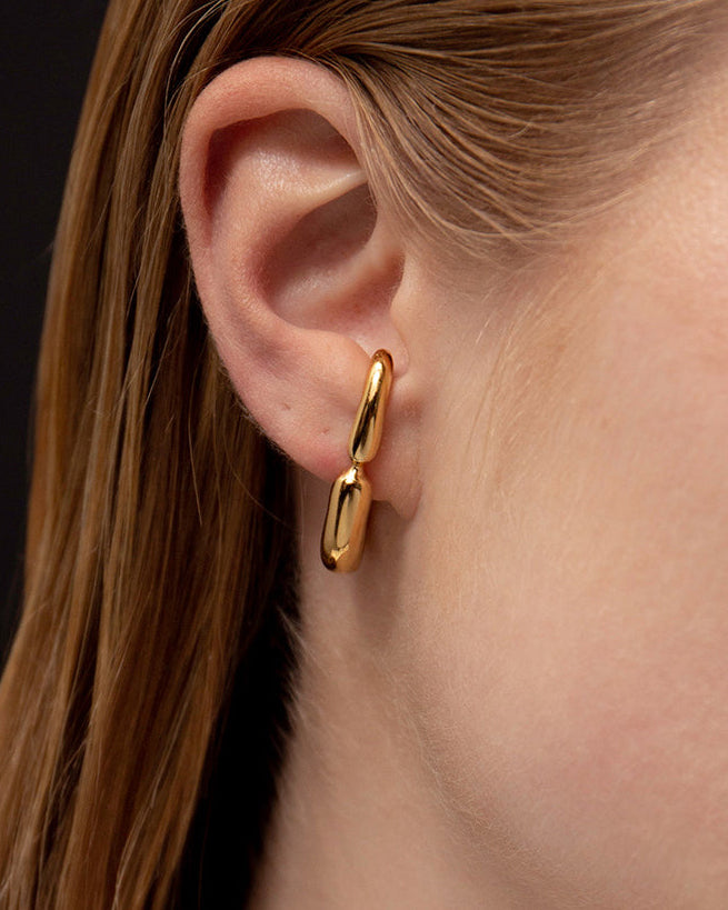 Hope Huggie Earrings In Gold Vermeil – Mara Paris