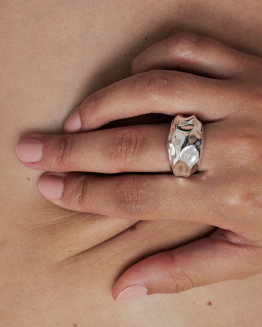 How to Choose and Style Rings: A Guide to Effortless Elegance