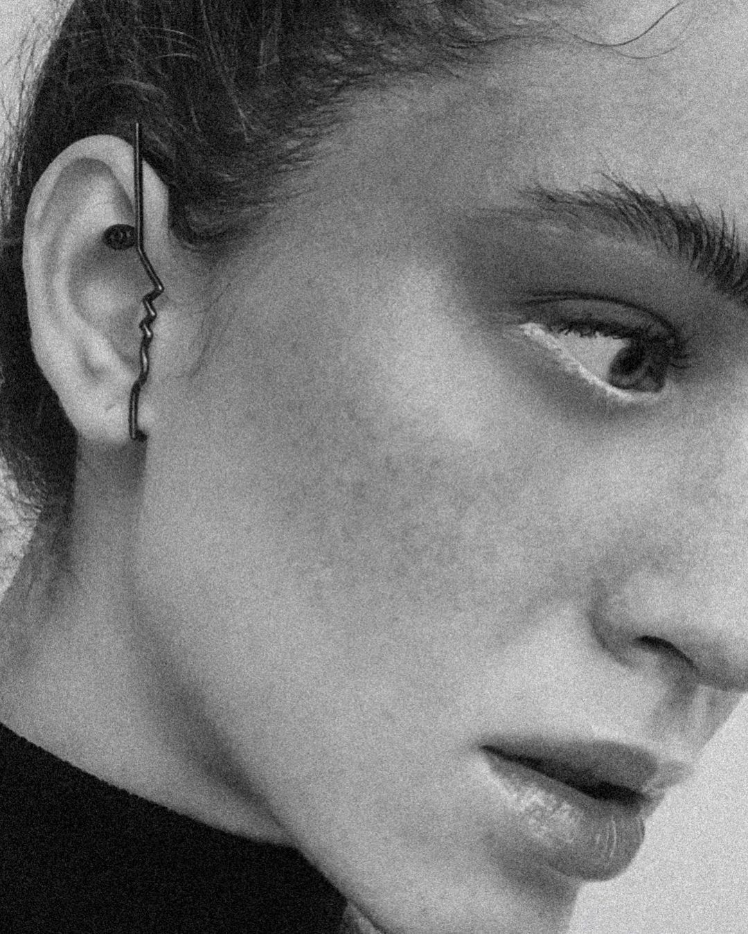 _azhukova is wearing Dina Ruthenium Ear Cuff