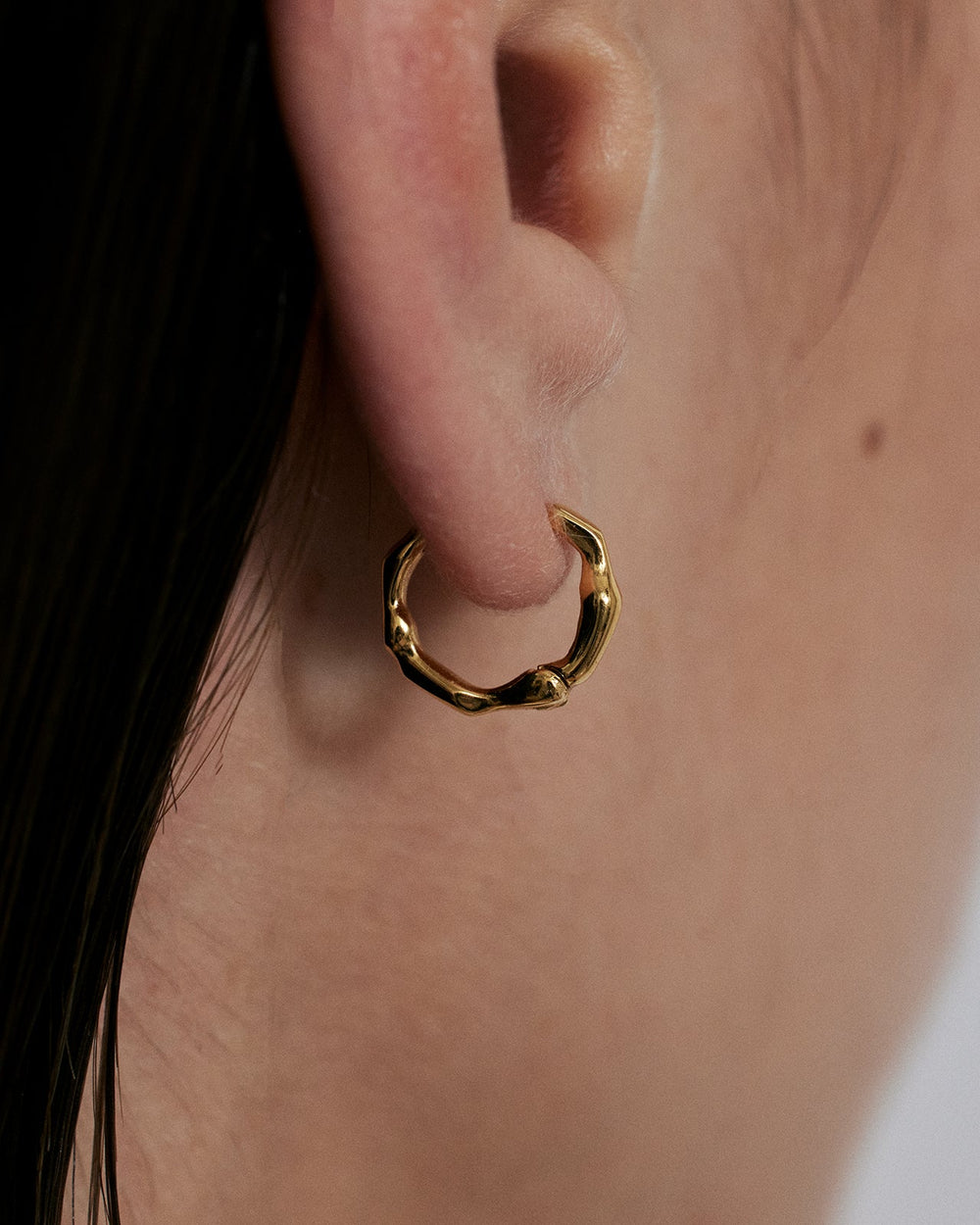 Night Dream Mini Hinged Hoops In 18K Solid Gold