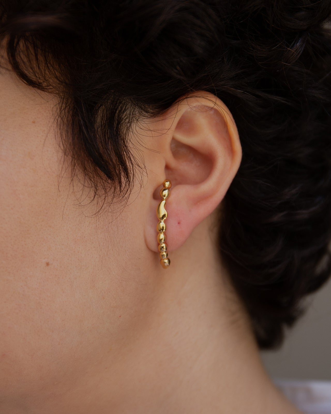 Memories Huggie Earrings In Gold Vermeil