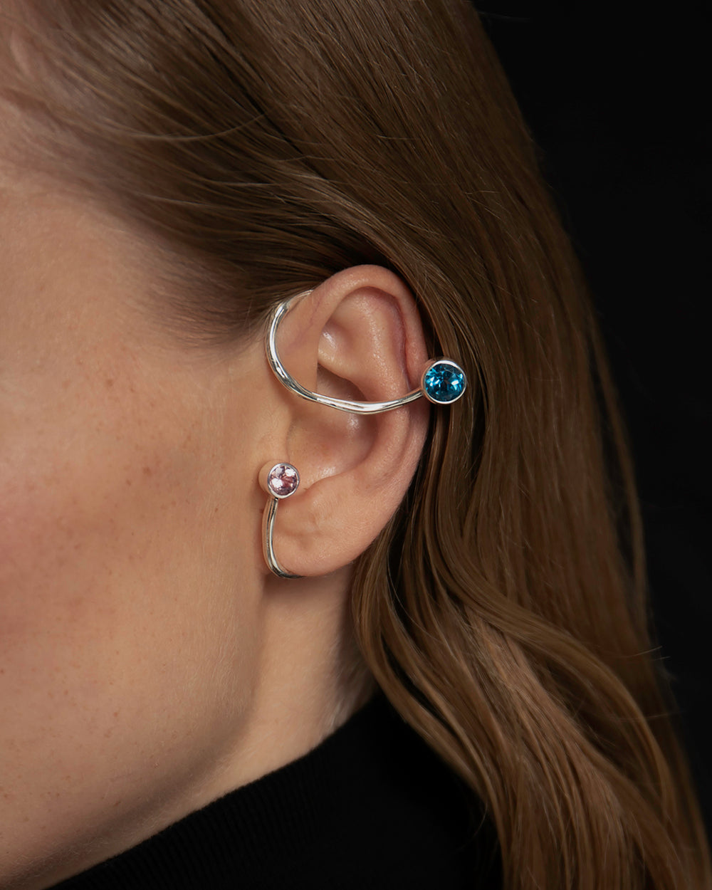 Ear cuff Oksa avec Topaze bleue et Morganite