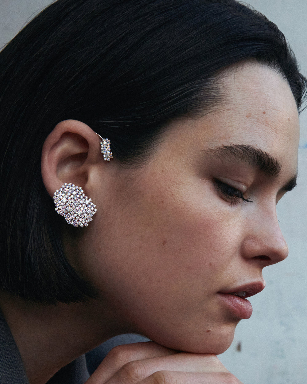 Lumière Suspendue Ear Cuff in White Gold