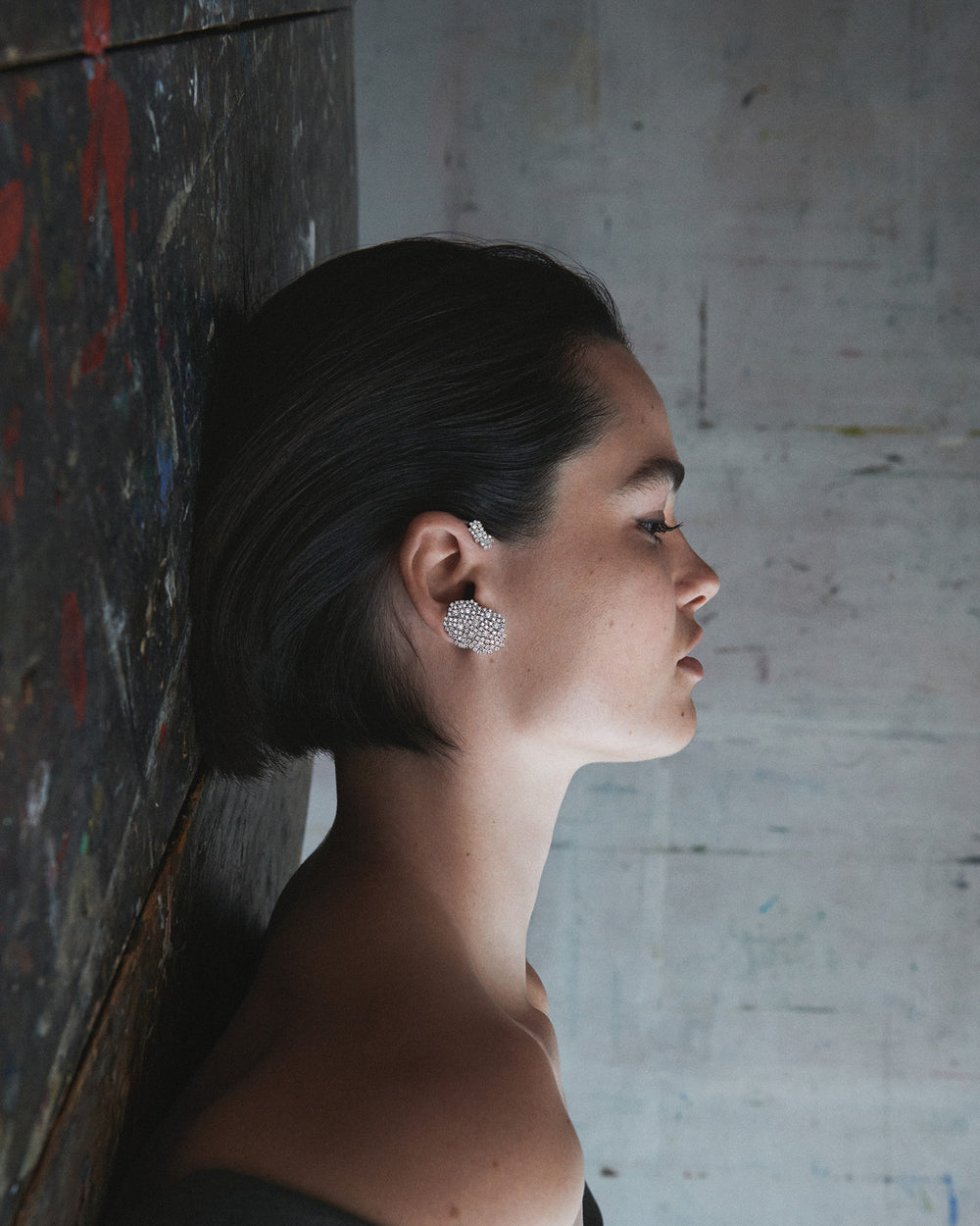 Lumière Suspendue Ear Cuff in White Gold