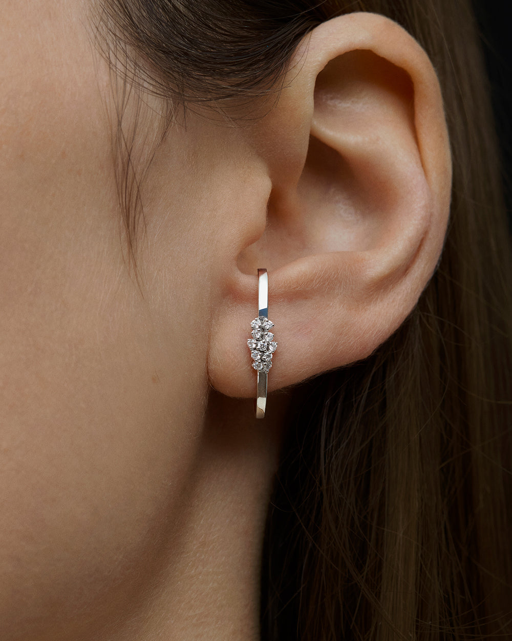 Boucles d’Oreilles Huggie Lyra en Or Blanc