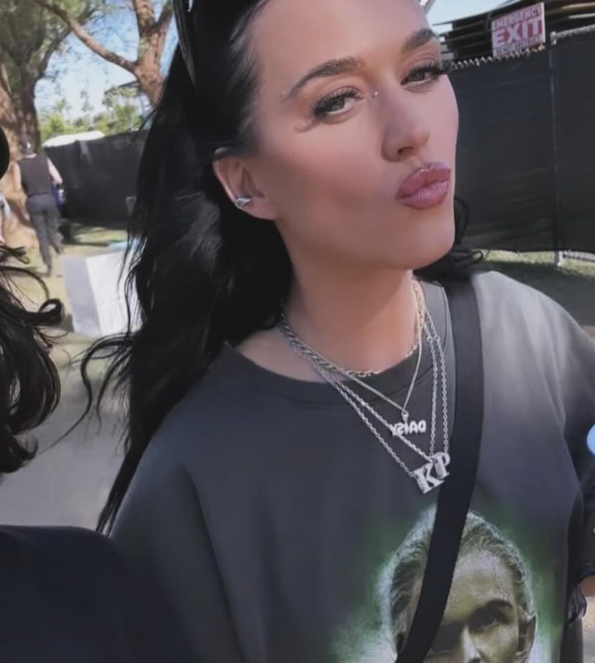 Katy Perry porte le ear cuff Perfectly Imperfect à Coachella