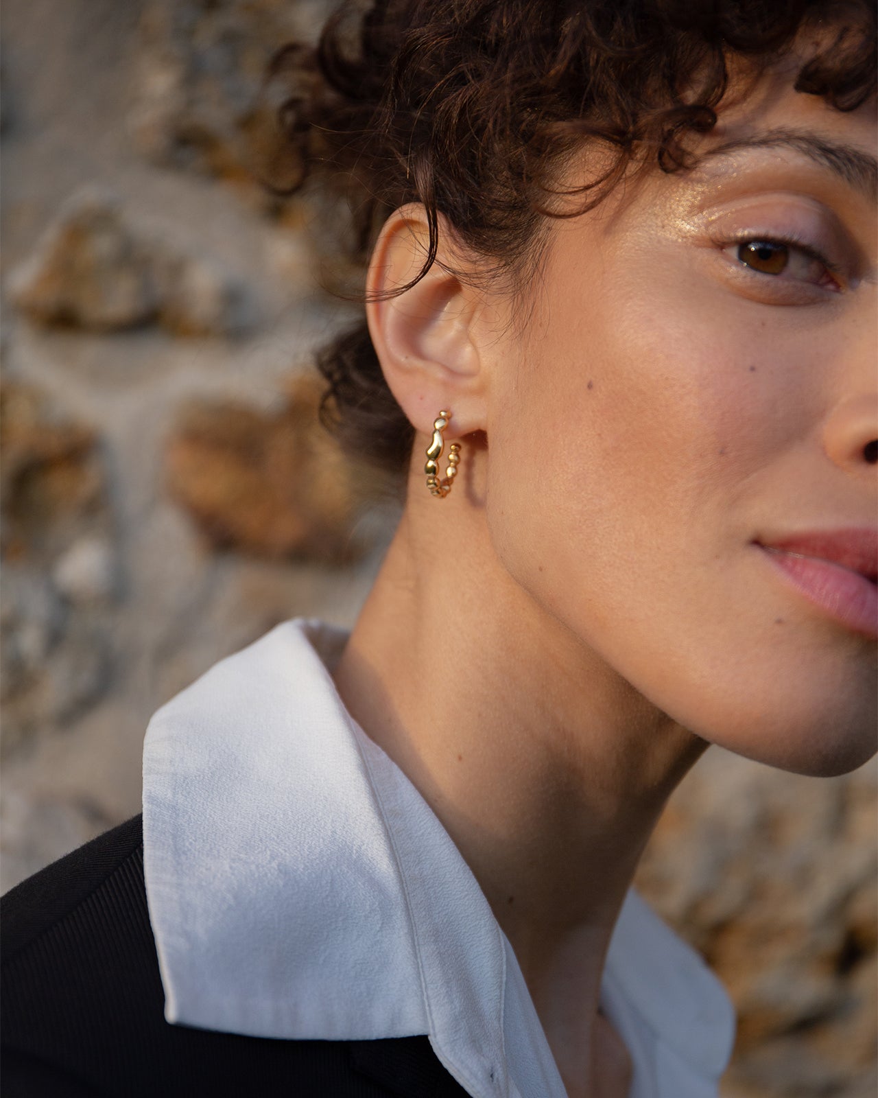 Memories Small Hoop Earrings In Gold Vermeil – Mara Paris