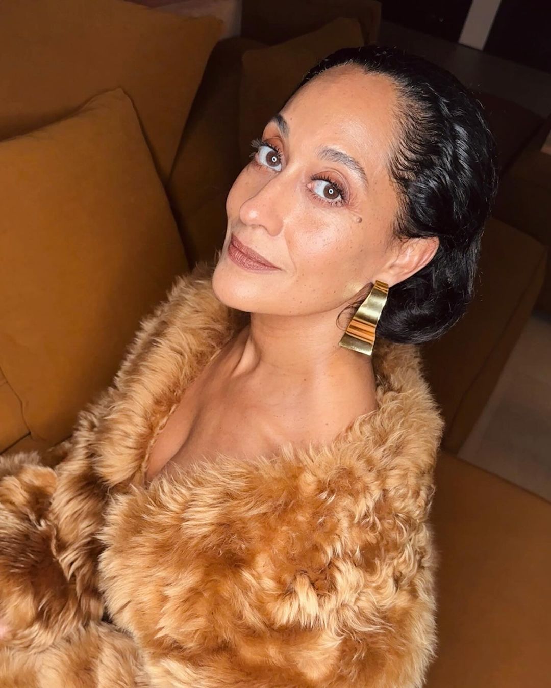 Tracee Ellis Ross luce los pendientes Wave para la 3rd Annual Fifteen Percent Pledge Gala