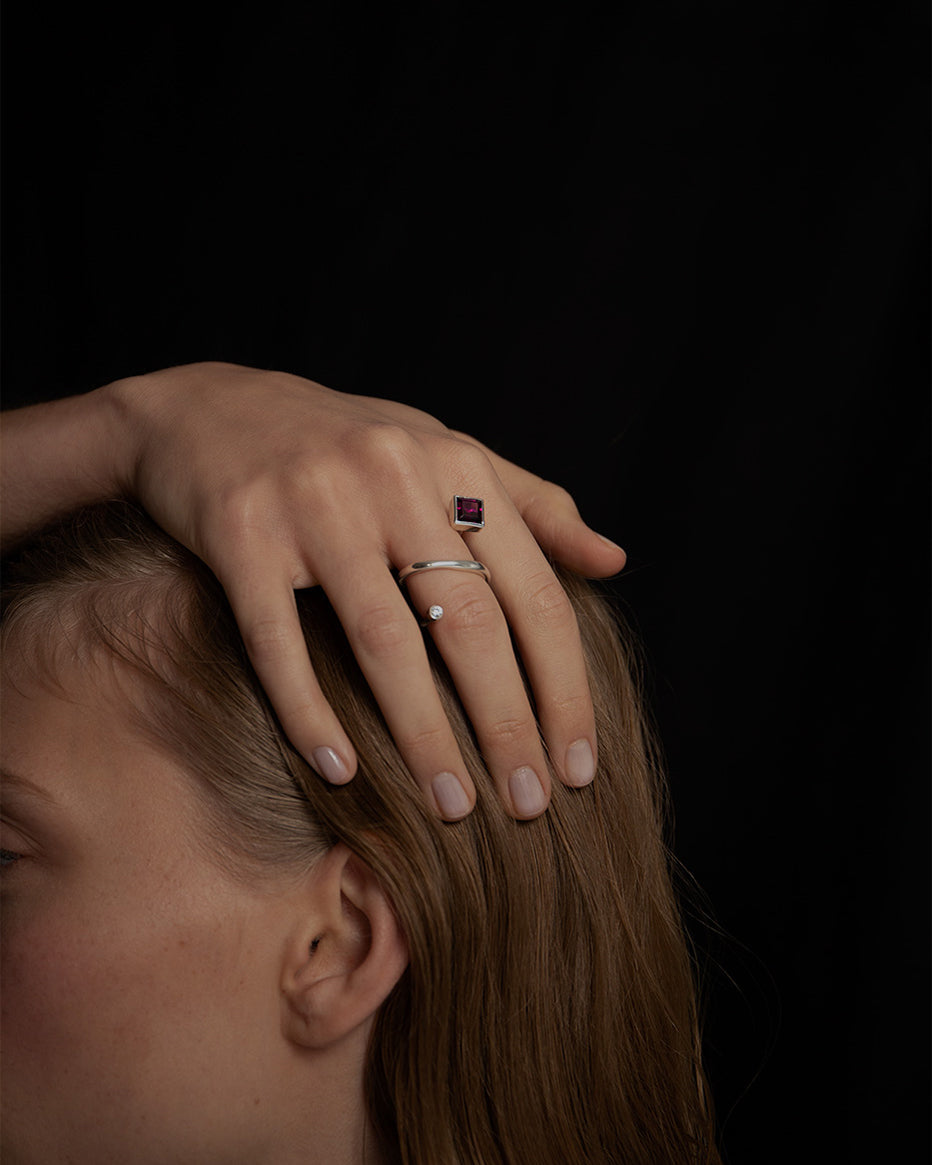 Bague Mies avec Rhodolite